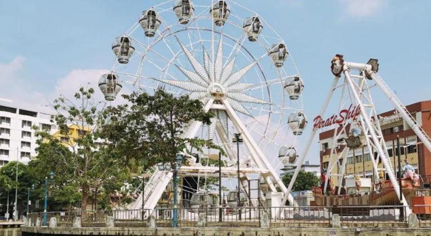 Hotel Zamburger Plaza Mahkota Malacca Екстериор снимка