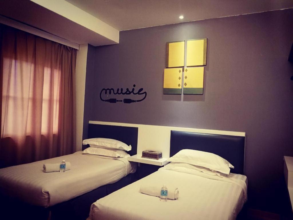 Hotel Zamburger Plaza Mahkota Malacca Екстериор снимка